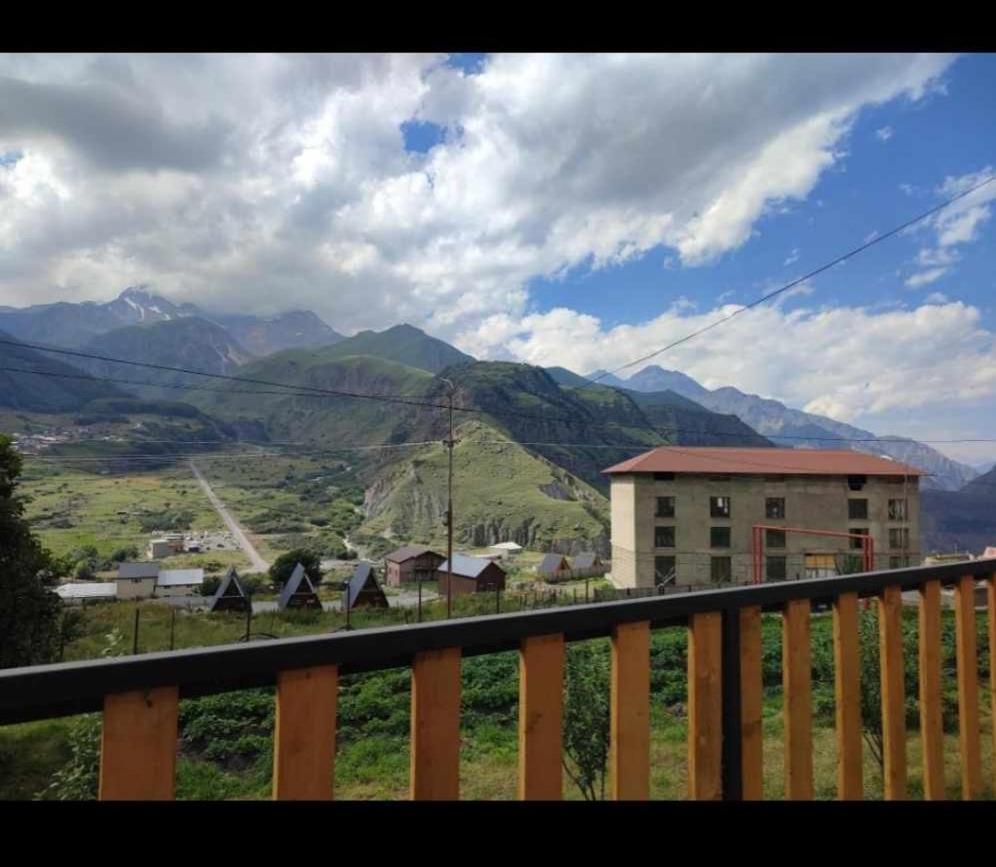 Апартаменти Emotion Kazbegi Екстер'єр фото